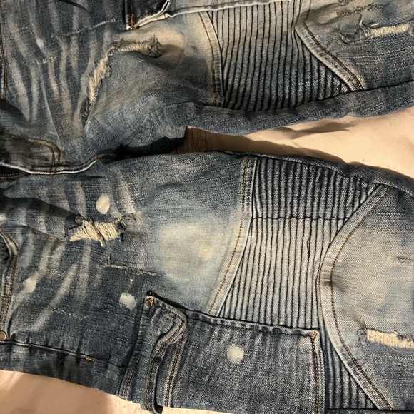 Supply & Demand Shredded Skinny Jeans 👖 - Picture 3 of 7